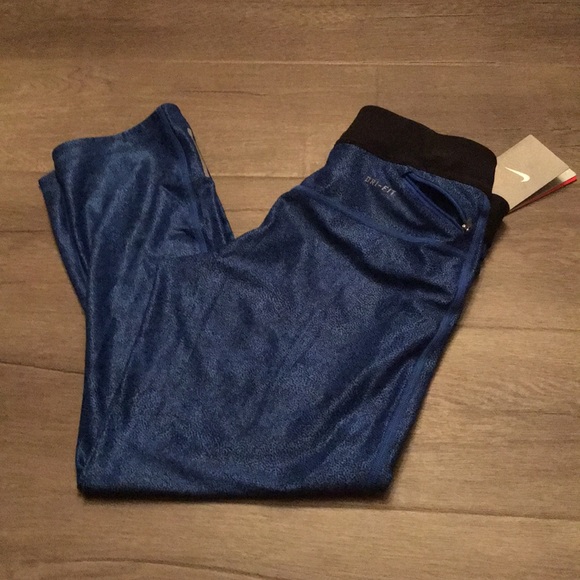Brand new blue nike printed relay crop tight - Picture 8 of 8